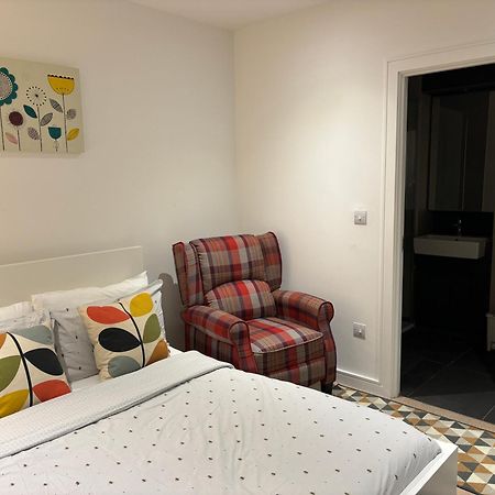Modern En-Suite Room And Self Catering In Londra Esterno foto